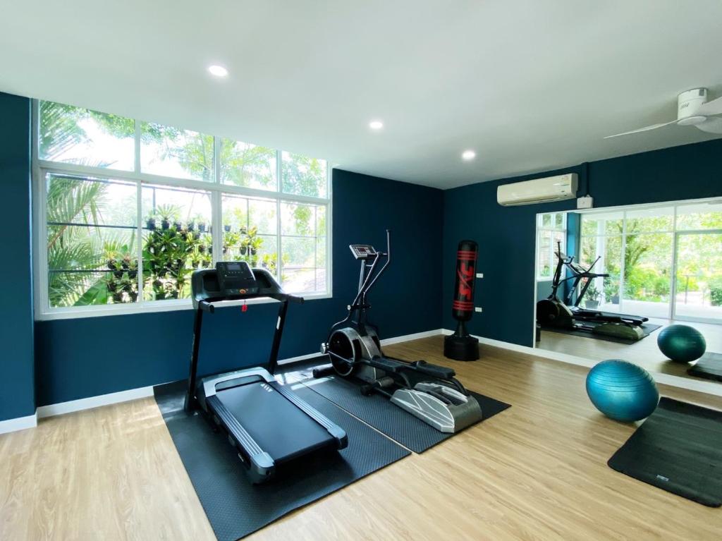 Fitness centrum a/nebo fitness zařízení v ubytování L'esprit De Naiyang Beach Resort - SHA Extra Plus