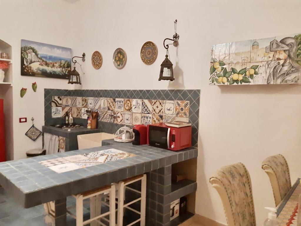 A seating area at La Siciliana-di fronte la Cattedrale