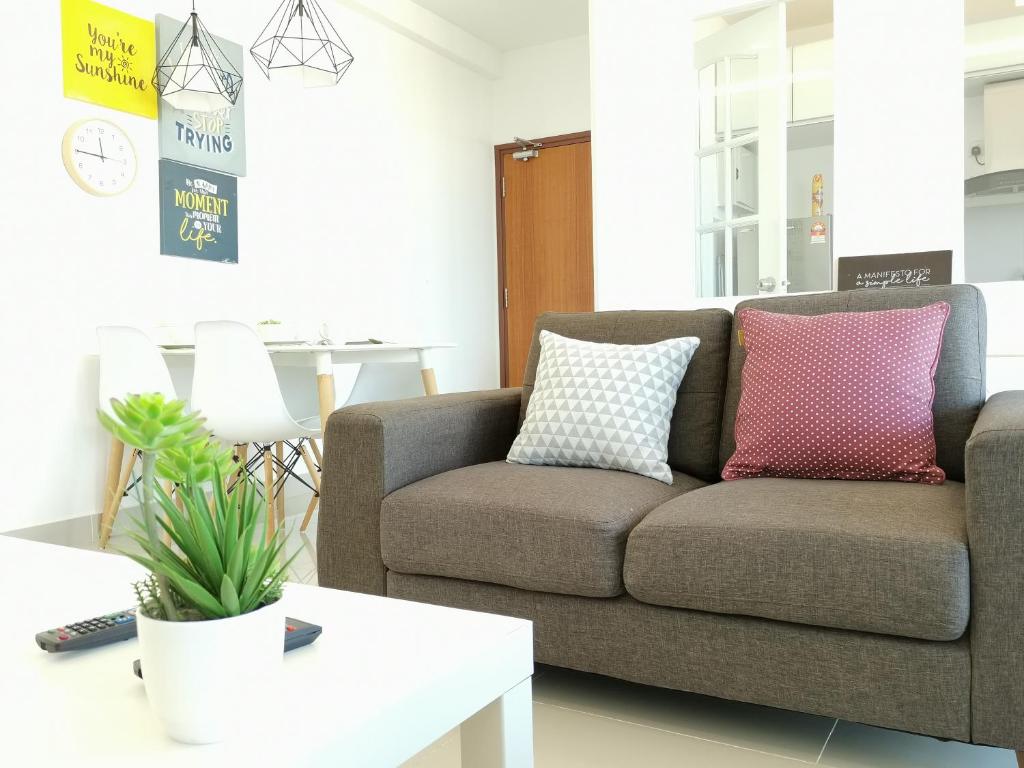 Гостиная зона в Premium 2 Bedroom Apartment A