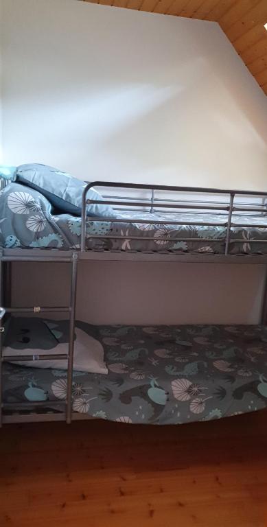 Łóżko lub łóżka w pokoju w obiekcie Chalet au cœur du Val d'Azun