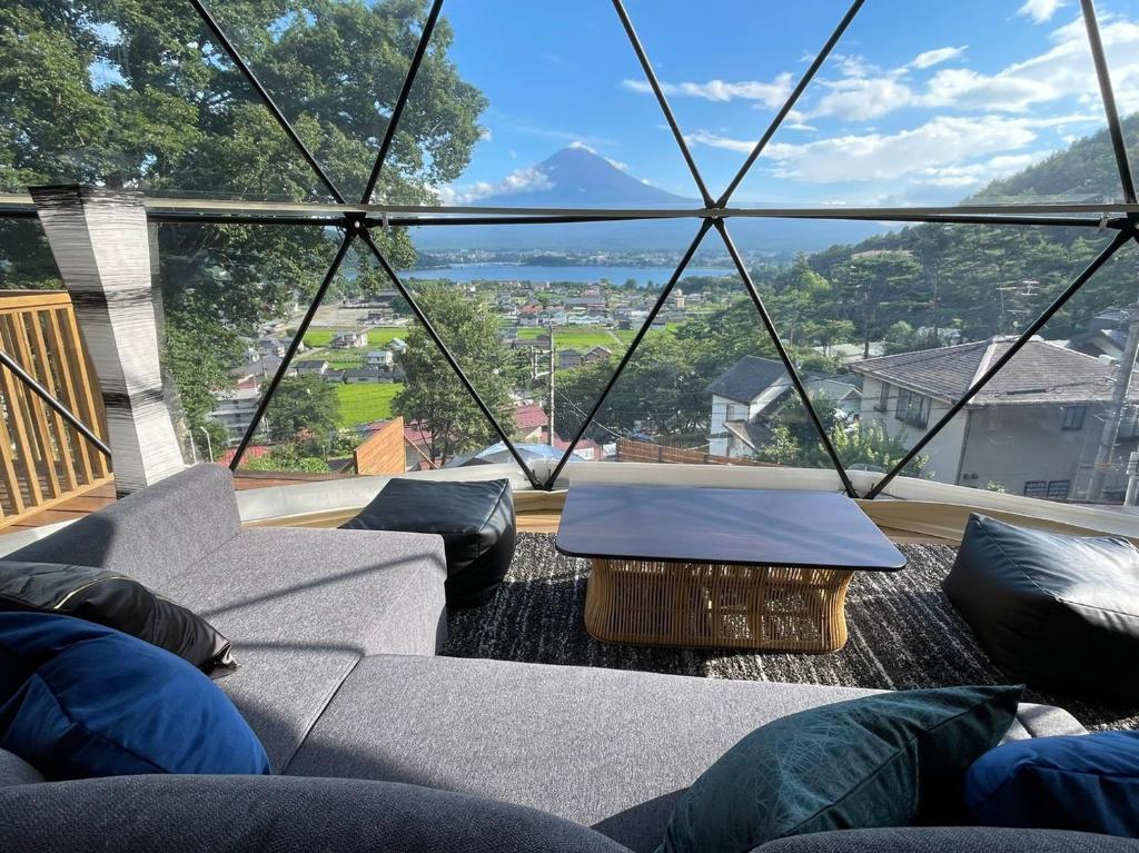 Nespecifikovaný výhled na hory nebo výhled na hory při pohledu z luxury tent