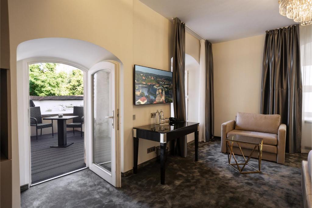 TV a/nebo společenská místnost v ubytování St Palace Hotel