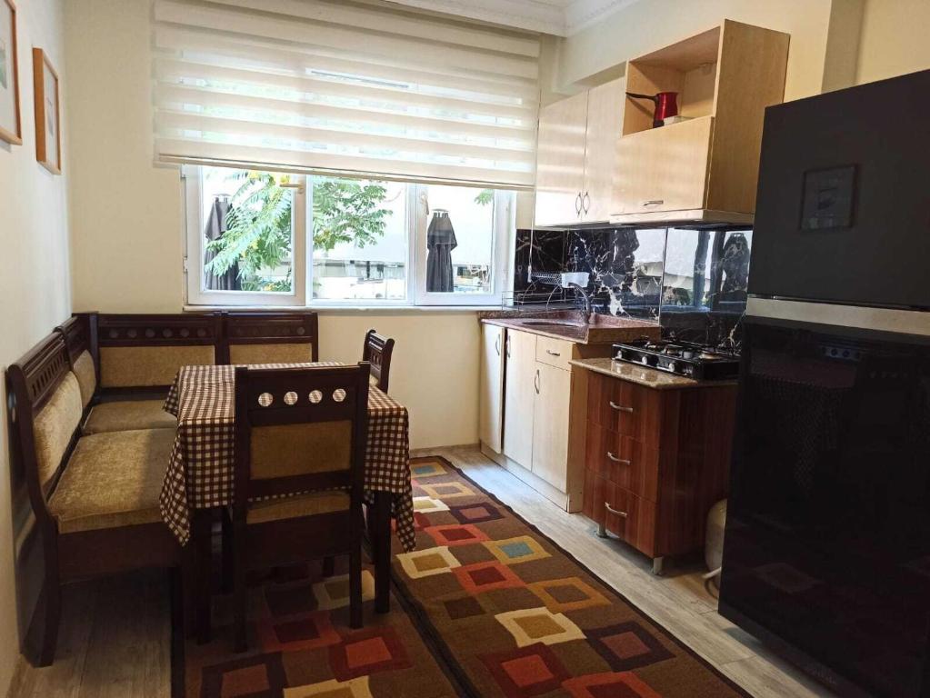 NEXT TO BEACH, CAFES AND ALL AMENITIES