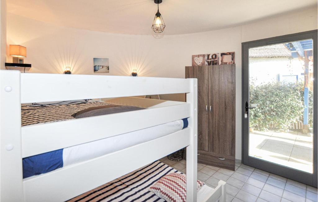 Posteľ alebo postele v izbe v ubytovaní Beach Front Home In Le Barcarès