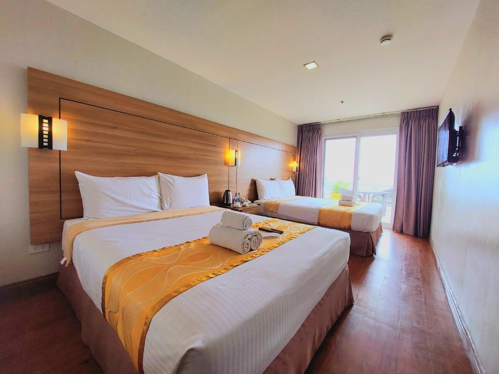 Postel nebo postele na pokoji v ubytování Tagaytay Hotel SixB