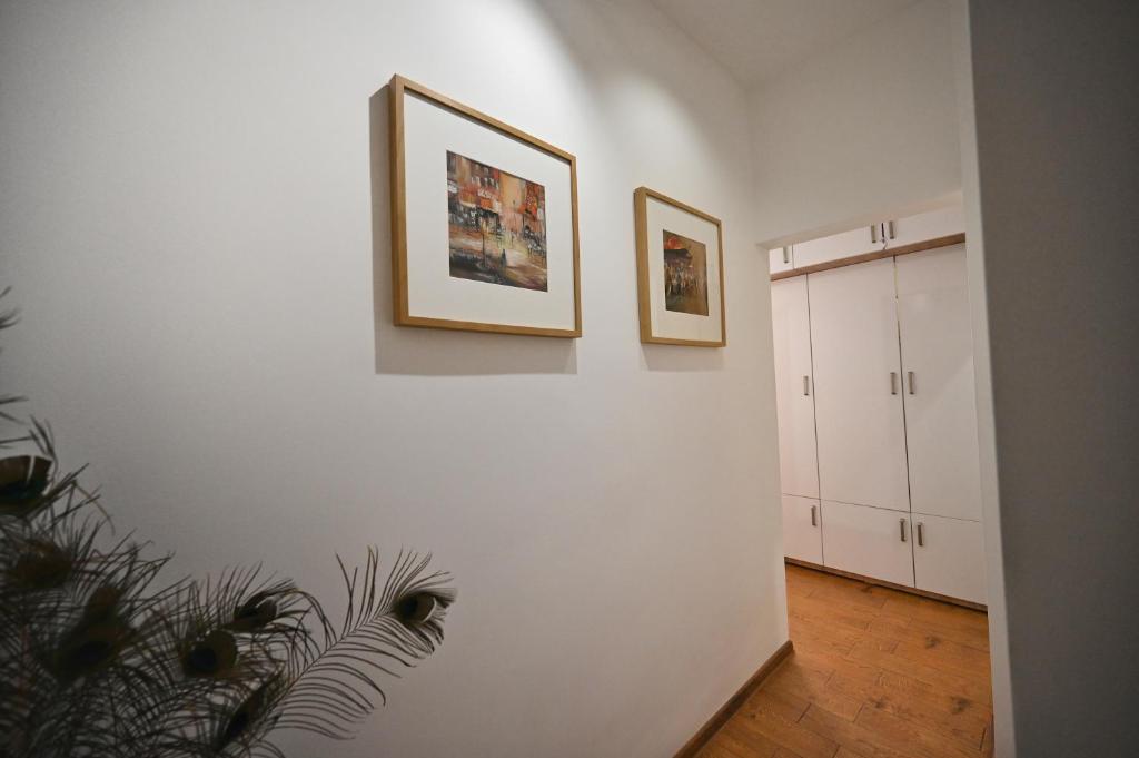 Kép Modern Central 2-Bedroom Apartment with Parking szállásáról Várnában a galériában