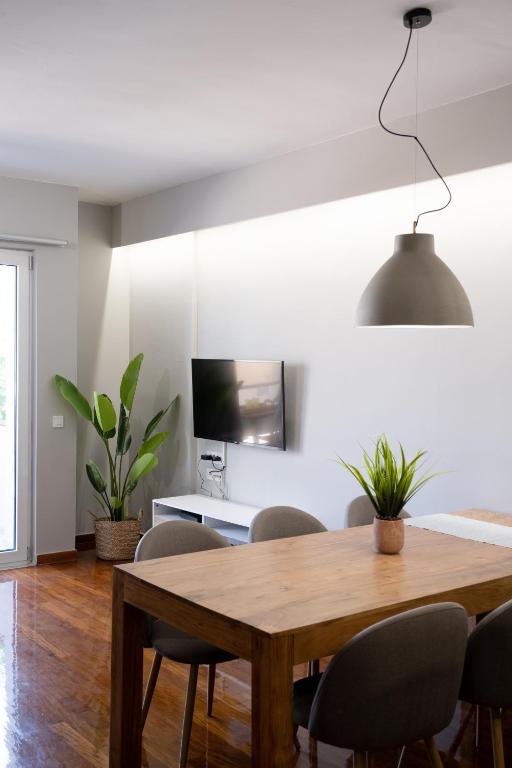 TV a/nebo společenská místnost v ubytování Chania Central Apartment