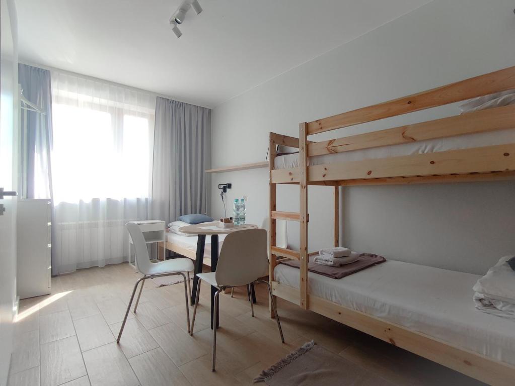 Apart Rooms & Apart Hostel S8 - Triple Room With Bathroom
