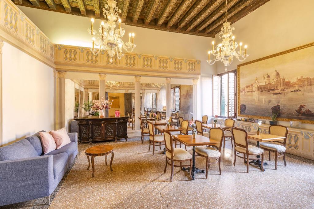 Część wypoczynkowa w obiekcie Residenza Centopietre - Dorsoduro by Wonderful Italy