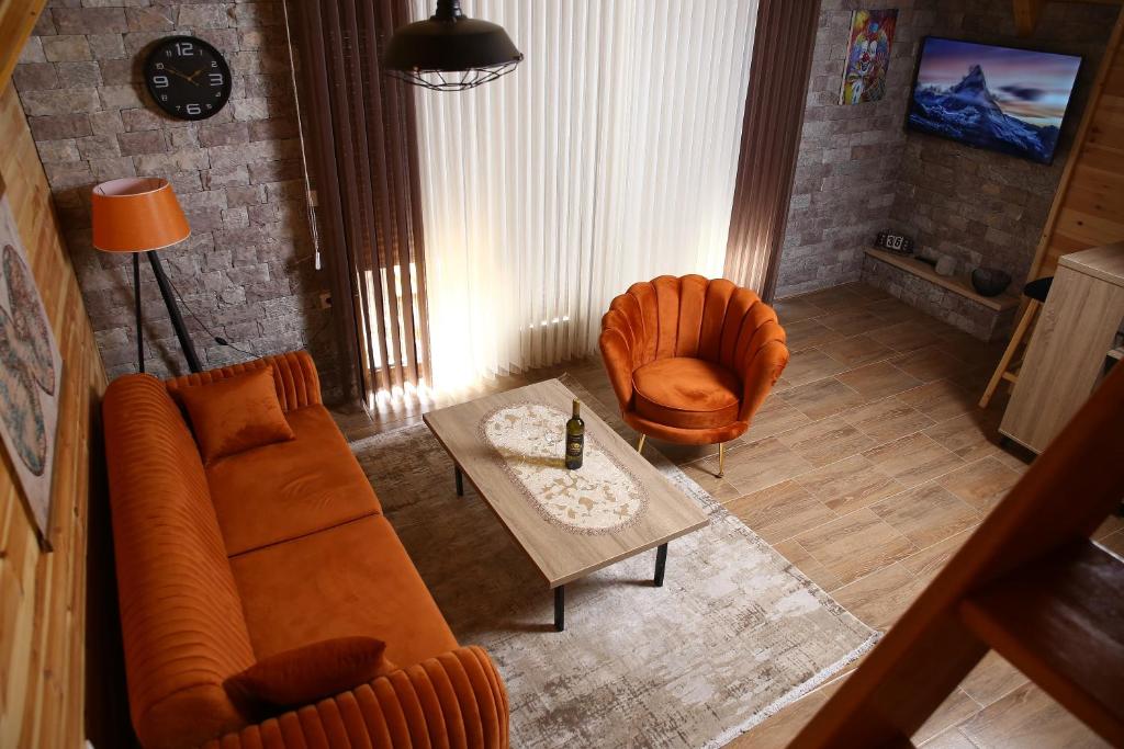 A seating area at Mountain Villas Žabljak