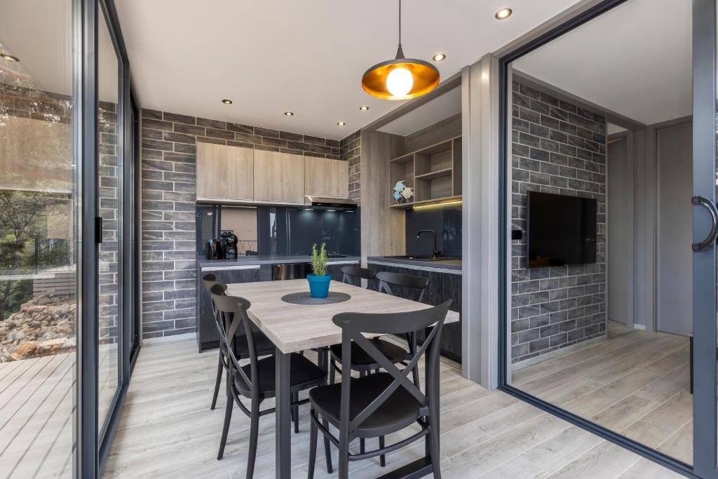 Kuchyň nebo kuchyňský kout v ubytování Living Point Mobile Homes