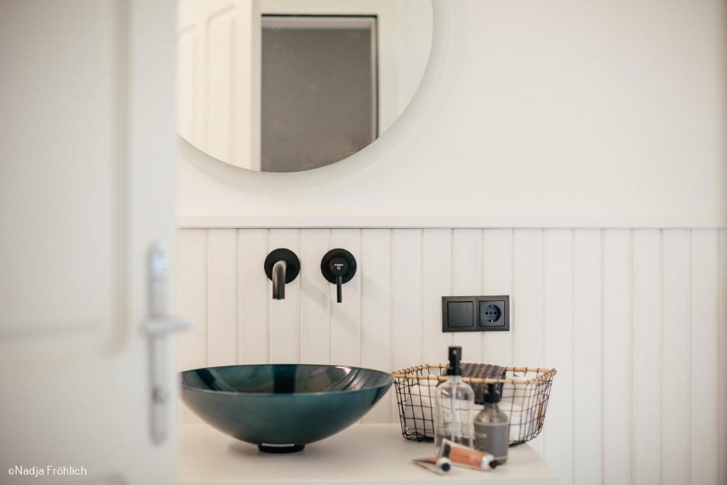 a bathroom with a bowl sink and a mirror at Ferienwohnung Schauplats in Innsbruck