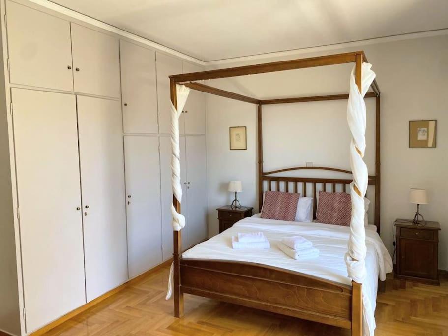 Posteľ alebo postele v izbe v ubytovaní Unique Spacious new 3BDR apt in Mouson/Filopappou