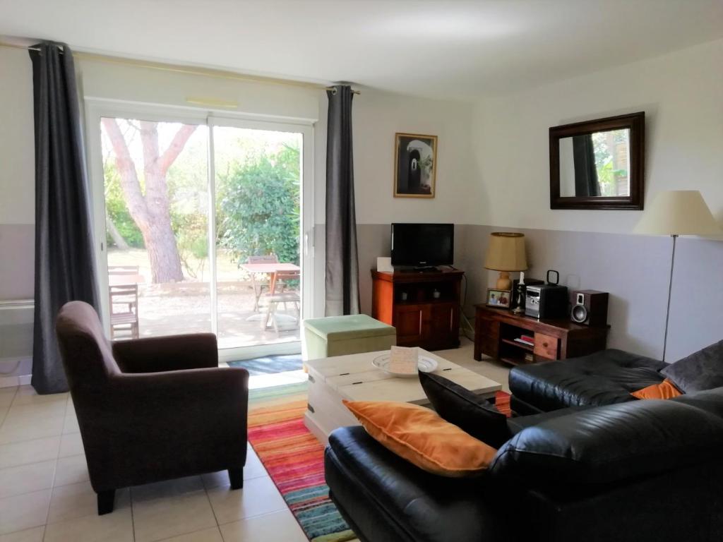 Zdjęcie z galerii obiektu Maison de Vacances 6 pers en bord de mer w mieście Saint-Froult