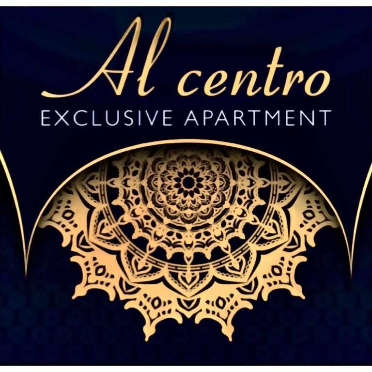 un'insegna esclusiva di nomina di tutto il centro con ornamento in oro di Al centro exclusive apartment a Brindisi