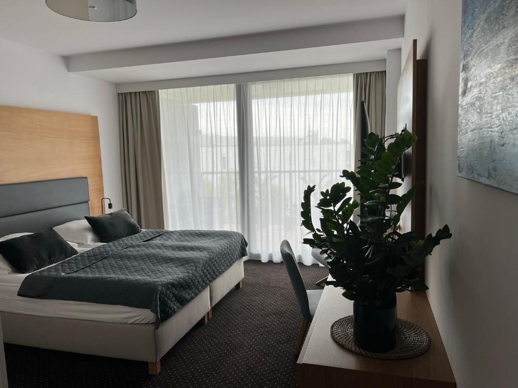 Posteľ alebo postele v izbe v ubytovaní Seaside Park Hotel Kołobrzeg apartament 27 metrów szczęścia