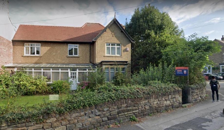 5-Bedroom Villa Near Barnsley Park