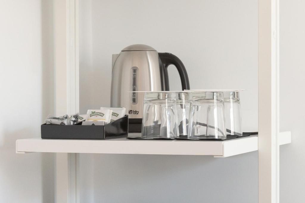 Príslušenstvo na prípravu kávy alebo čaju v ubytovaní Woohoo Rooms Boutique Sol