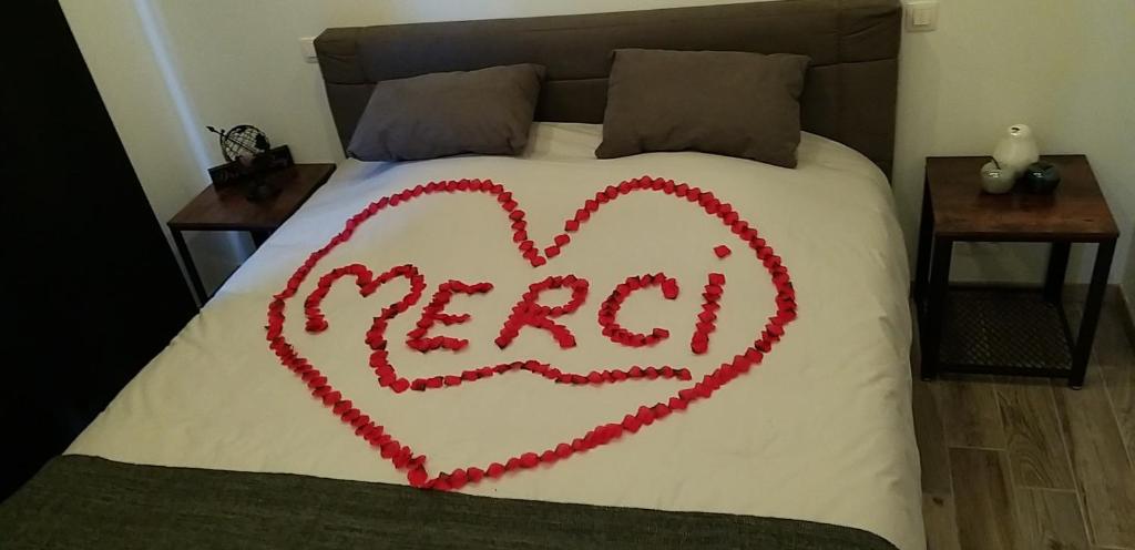 Postel nebo postele na pokoji v ubytování Cocoon Douce Heure