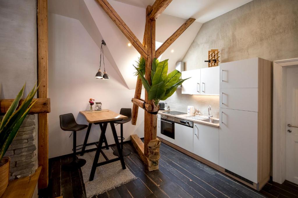a kitchen with a small table in a room at Studio Loft Murau - im Herzen der Altstadt in Murau