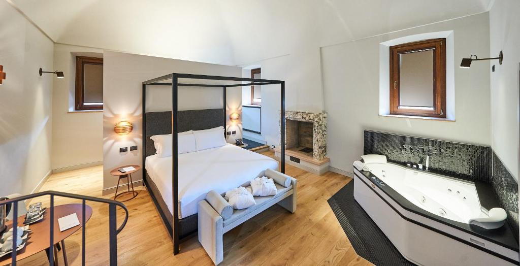 Postel nebo postele na pokoji v ubytování RELAIS CASCINA ERA