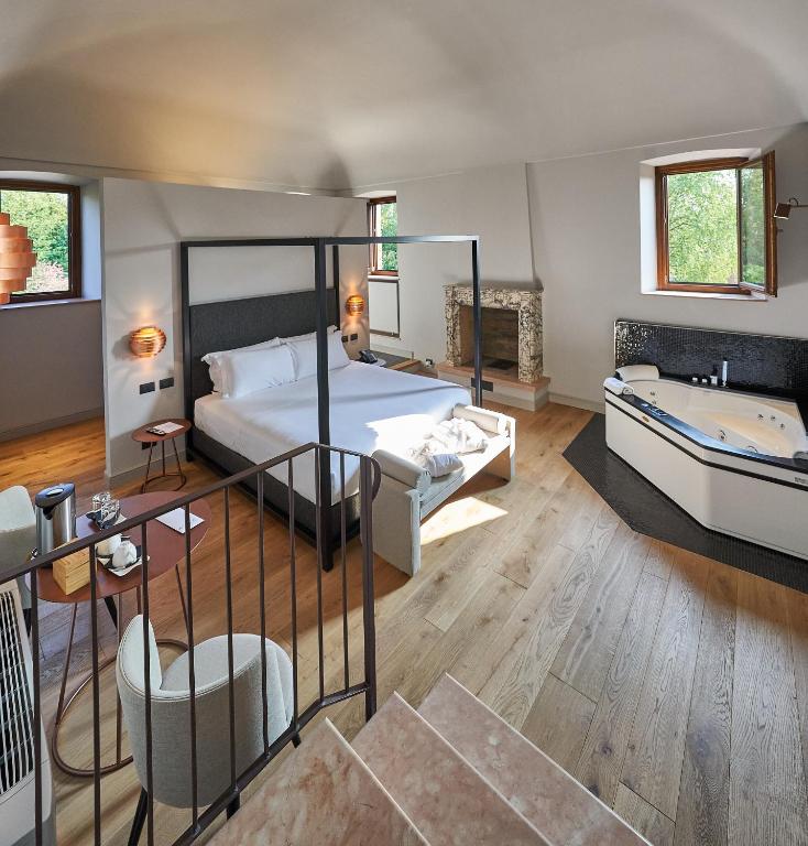 Postel nebo postele na pokoji v ubytování RELAIS CASCINA ERA