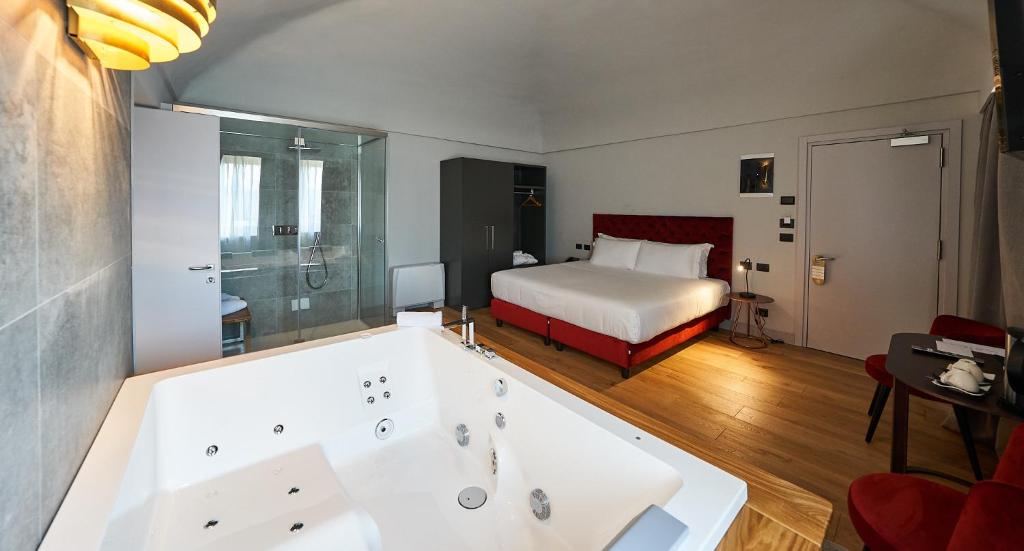 Postel nebo postele na pokoji v ubytování RELAIS CASCINA ERA