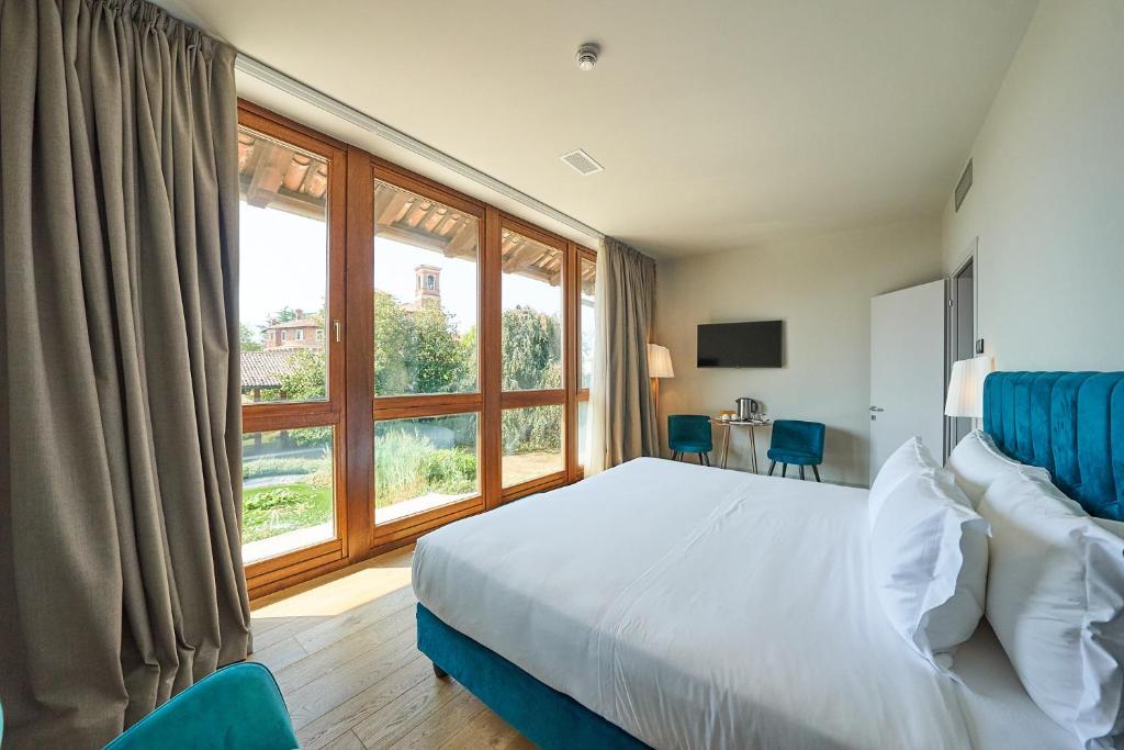 Postel nebo postele na pokoji v ubytování RELAIS CASCINA ERA