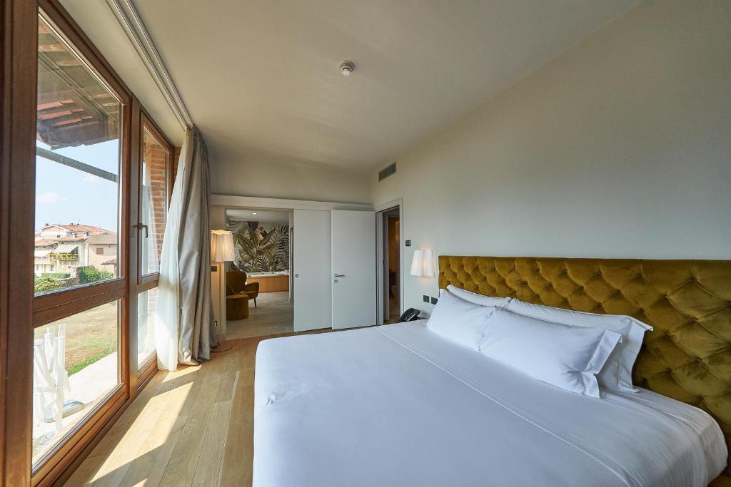Postel nebo postele na pokoji v ubytování RELAIS CASCINA ERA