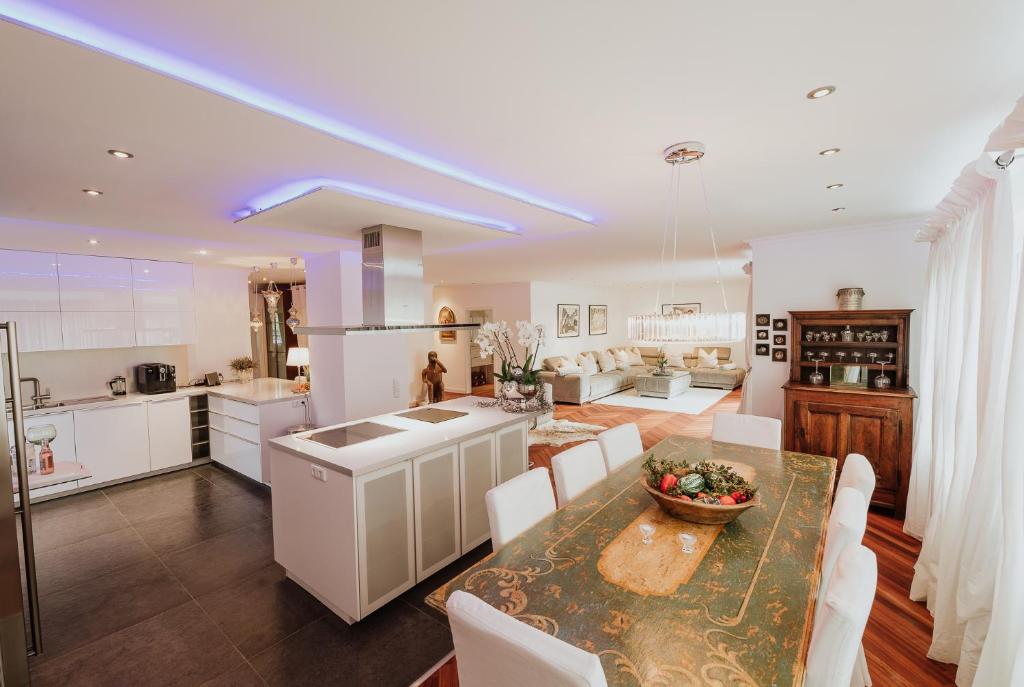 A cozinha ou kitchenette de LUXURY PENTHOUSE ☆ ☆ ☆ ☆ ☆