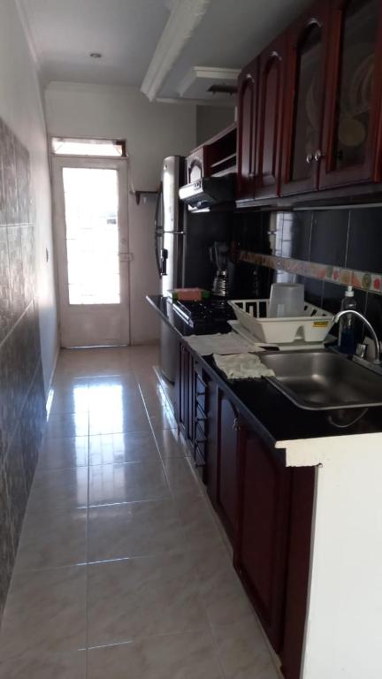 Precioso alojamiento con 6 piscinas en conjunto cerrado - Maison De Trois Chambres