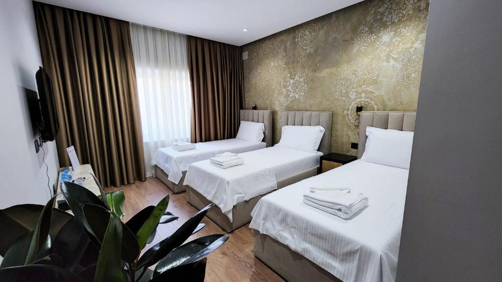 Postel nebo postele na pokoji v ubytování Imperator Hotel