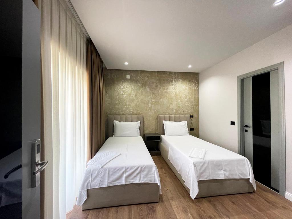 Postel nebo postele na pokoji v ubytování Imperator Hotel