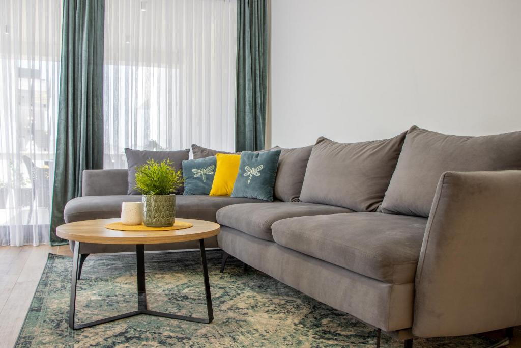 Posedenie v ubytovaní Luxury apartment Casia with heated pool and pleasent terrace