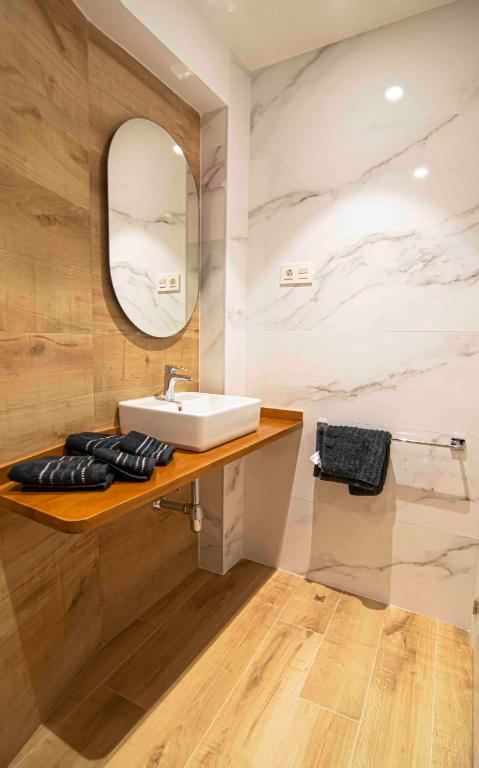 Łazienka w obiekcie Apartamentos Leonor