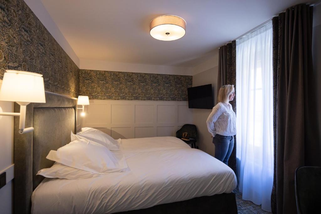 Postel nebo postele na pokoji v ubytování Logis Hôtel-Restaurant du Mouton