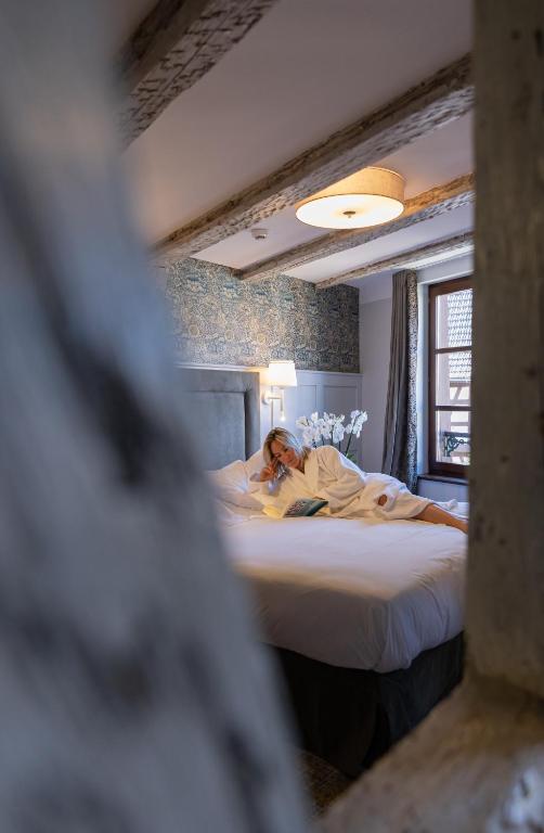 Postel nebo postele na pokoji v ubytování Logis Hôtel-Restaurant du Mouton