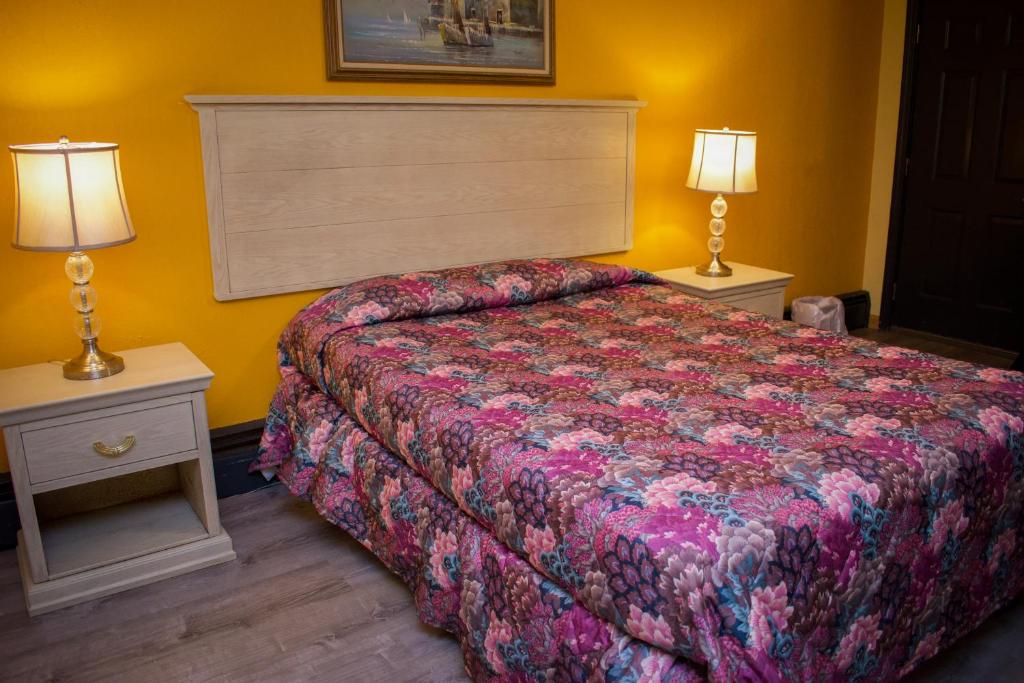 Posteľ alebo postele v izbe v ubytovaní Travel inn