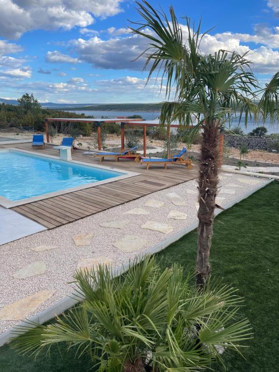 Basen w obiekcie Villa Anka Maslenica lub w pobliżu