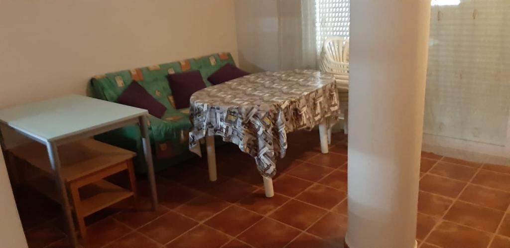 a table and a couch in a room at Pozo de esparto in El Pozo del Esparto