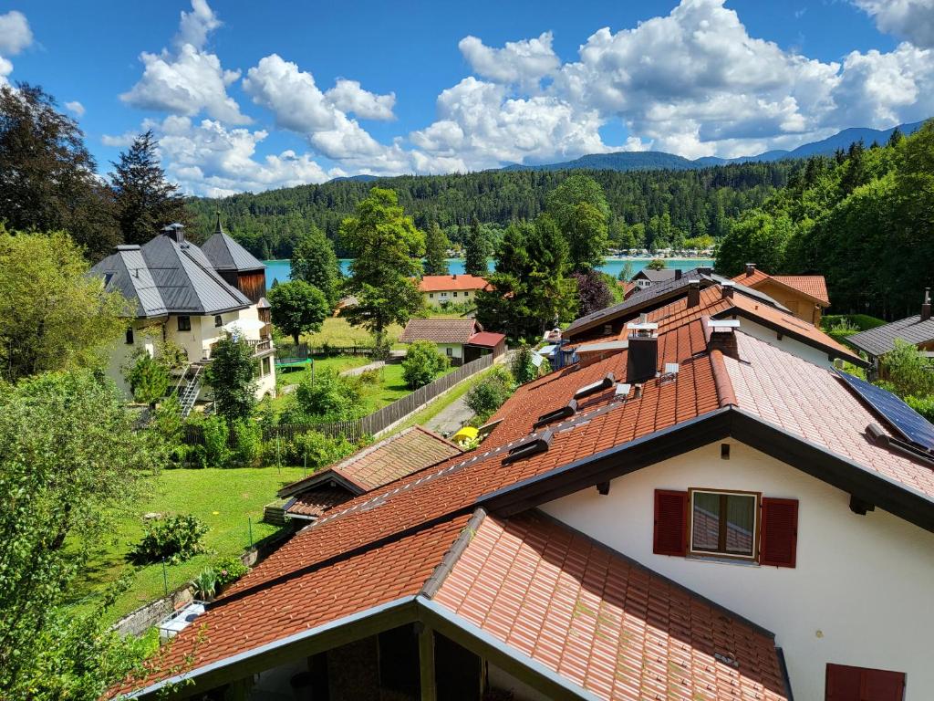 a view of a house with red roof at Ferienwohnung Haus Reindl in Walchensee