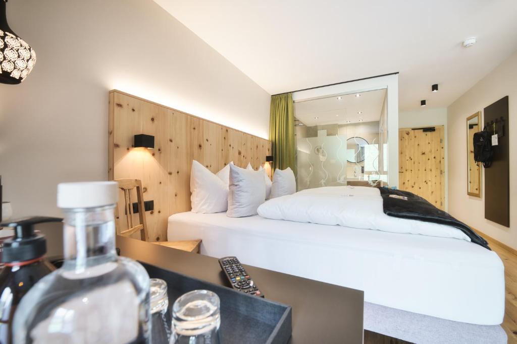 Postel nebo postele na pokoji v ubytování Hotel die Arlbergerin -New- all-in super flex rate