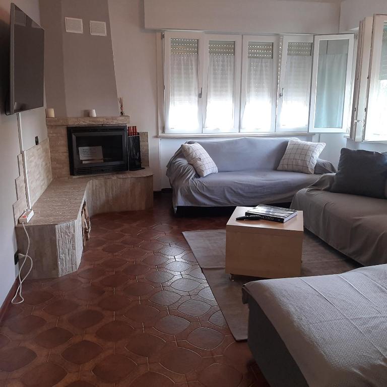 A television and/or entertainment centre at Kevin House