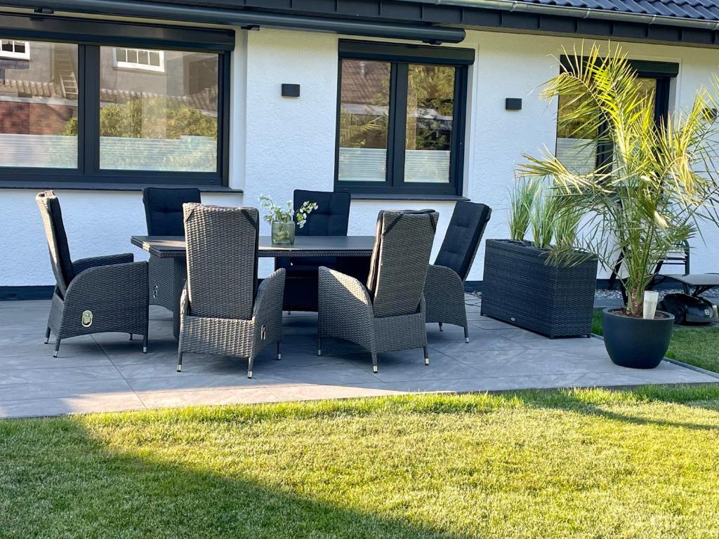 a table and chairs sitting on a patio at Wellnesshome Fontaneweg mit Sauna, Terrasse und Garten in Espelkamp