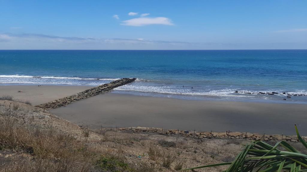 Espectacular casa grande vacacional en Manta! - Five-Bedroom House