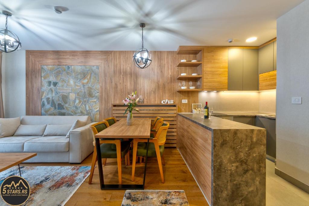 Kuchyň nebo kuchyňský kout v ubytování 5 STARS - Luxury Premium WELLNESS RESORT Zlatibor