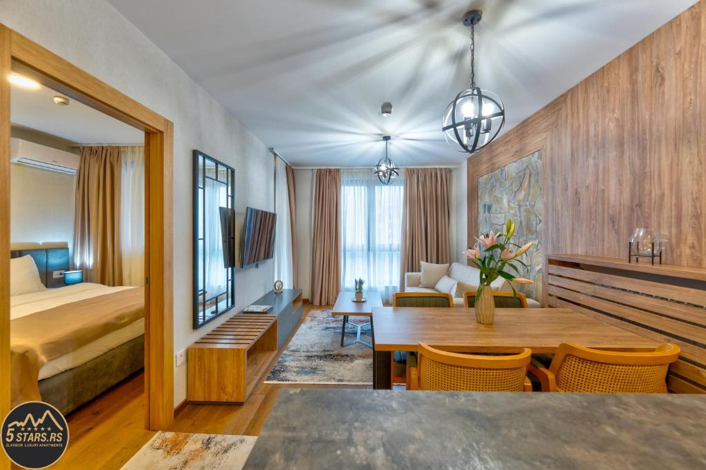 TV a/nebo společenská místnost v ubytování 5 STARS - Luxury Premium WELLNESS RESORT Zlatibor