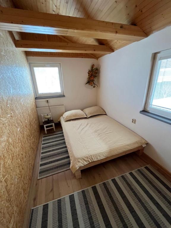 A bed or beds in a room at Ubytovanie v Rabčiciach