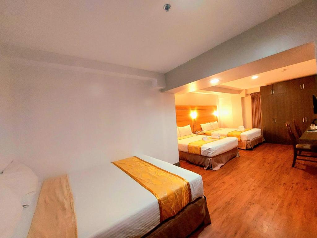 Postel nebo postele na pokoji v ubytování Tagaytay Hotel SixB