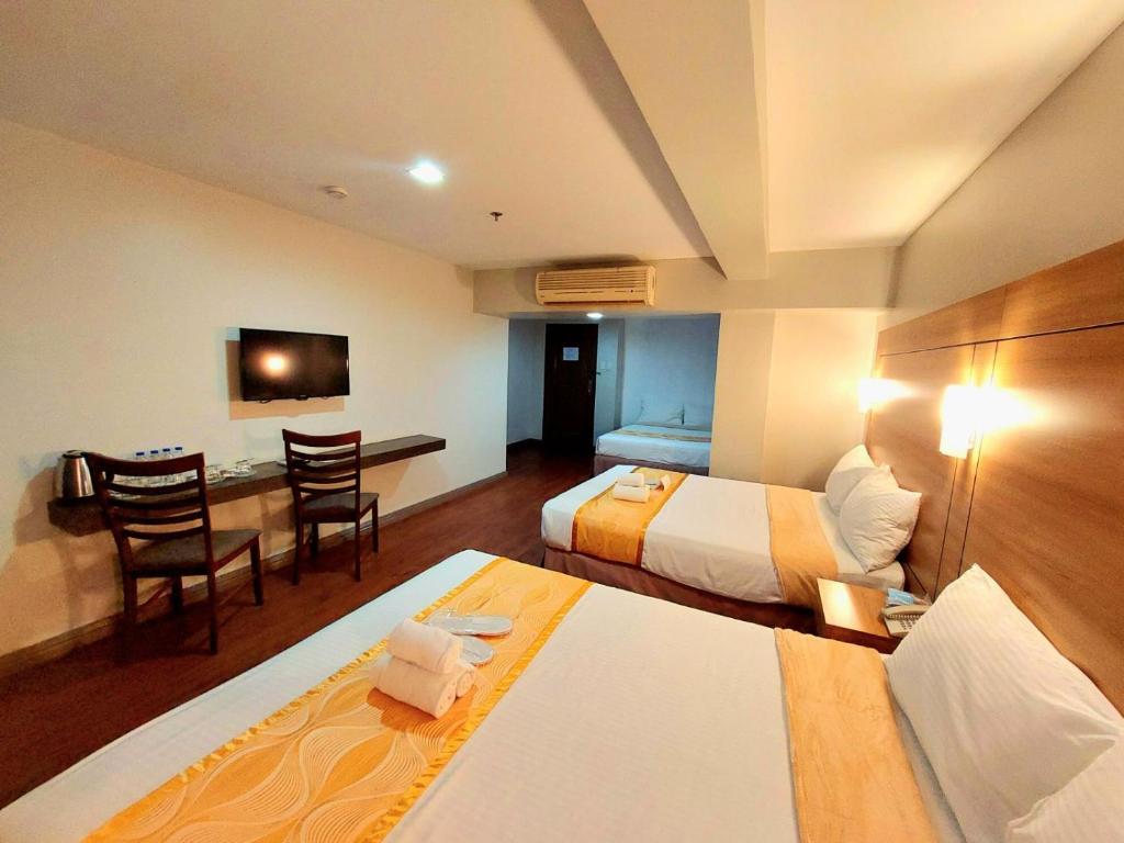Postel nebo postele na pokoji v ubytování Tagaytay Hotel SixB